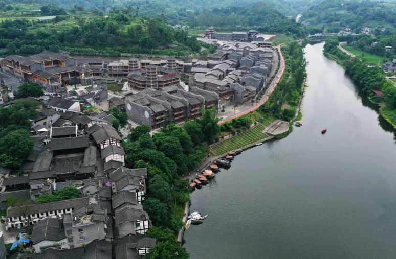 子长市总工会:春节“送温暖” 慰问暖人心