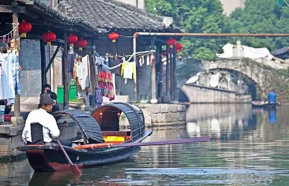 旋转的圆球